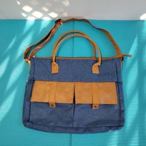 AARP Classic Courier Tote/Pockets/Ajustable Strap/Zip Up/Snap/Lightweight